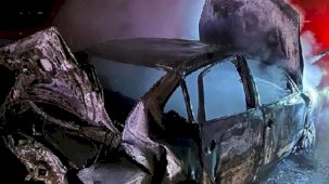 Bursa'da 2 otomobil çarpıştı! Otomobilin biri alev alev yandı