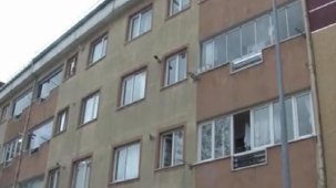 Esenyurt’ta dehşet! Çocuklarının gözü önünde eşini defalarca bıçakladı