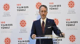 Fahrettin Altun 100 Yılın Ses Tüneli sergisinde...100'üncü yılı birlikte kutlanmaya devam edeceğiz