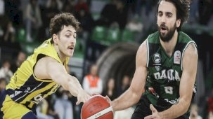 Fenerbahçe'den Darüşşafaka'ya 42 sayı fark!