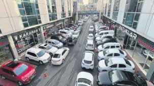 Galeriler dolu ama alıcı yok