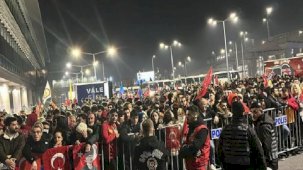 G.Saray yurda döndü, F.Bahçe yolda! Taraftarlar havaalanına akın etti