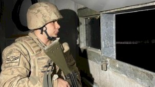 Hava eksi 10 derece! Yeni yılı elleri tetikte karşıladılar