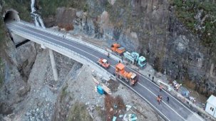 Heyelan nedeniyle ulaşıma kapanan Karadeniz-Akdeniz Yolu açıldı