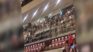 İsrailli esirlerin ailelerinden Netanyahu'ya tepki: Konuşmasını yarıda kestiler