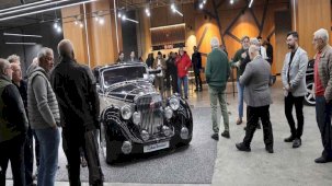 İstanbul'da bir saatte 15,3 milyon liralık klasik araç satıldı