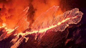 İzlanda'nın Reykjanes Yarımadası'ndaki yanardağ patladı