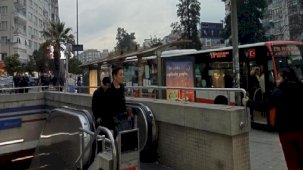 İzmir'de feci kaza! Yürüyen merdivende 5 kişi yaralandı