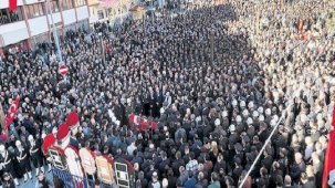 Kahramanlara gözyaşıyla veda