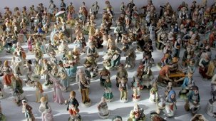 Kayserili koleksiyoner, dünyayı gezerek 1500 parça mini biblo biriktirdi