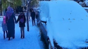 Kentte hayat durdu! 138 yerleşim yerinin yolu kapandı