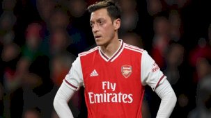 Mesut Özil'den Leonardo DiCaprio'ya 25 yaş göndermesi
