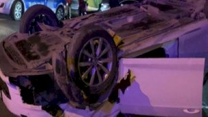 Otomobil takla attı! Bir kişi yaralandı