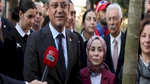 Özgür Özel parti genel merkezinin bahçesine ağaç dikti