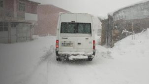 Peş peşe kar tatili haberleri! Bir il ve ilçede okullar tatil edildi