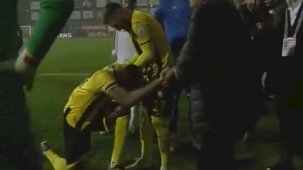 Simon Deli'nin sahadan çekilmemek için başkana yalvardığı anlar gündem oldu