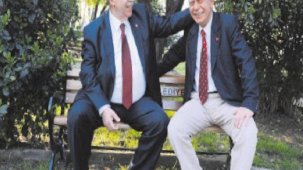 Siyasetin renkli siması yaşamını yitirdi