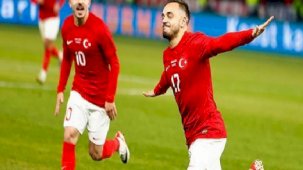 Süper Lig devinden Yusuf Sarı ısrarı! Pazarlıklar sürüyor