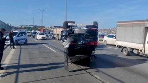 Takla atan lüks araçtan burunları kanamadan çıktı