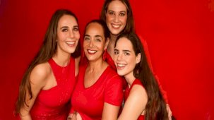 Tescilli güzel Neşe Erberk’in üçüzlerinden Selin Gurdikyan doktor oldu