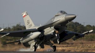 Ukraynalı F-16 pilotları, İngiltere'de ilk eğitimlerini tamamladı