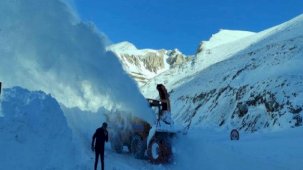 Van- Bahçesaray kara yoluna çığ düştü! 2 Ocak'ta ulaşıma açılıyor