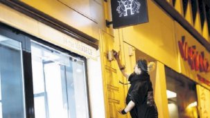 Vitrinleri karartarak başlamak…