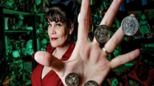 Vücudundaki 52 çiple dünya rekoru kıran kadın: Anastasia Synn