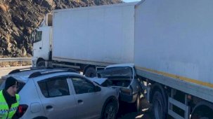 Yozgat’ta zincirleme kaza! Araçlar birbirine girdi