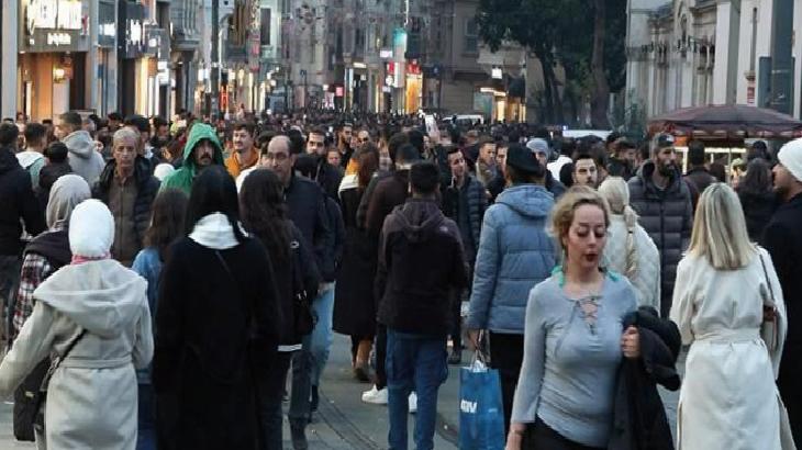Taksim'de yeni yıla saatler kala hareketlilik başladı! Emniyet'ten geniş güvenlik önlemi