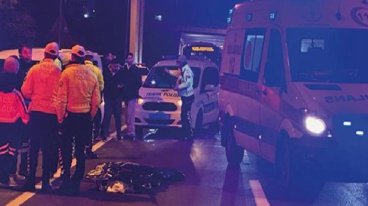 Yolun karşısına geçmek isterken iki otomobil çarptı: Kurtarılamadı