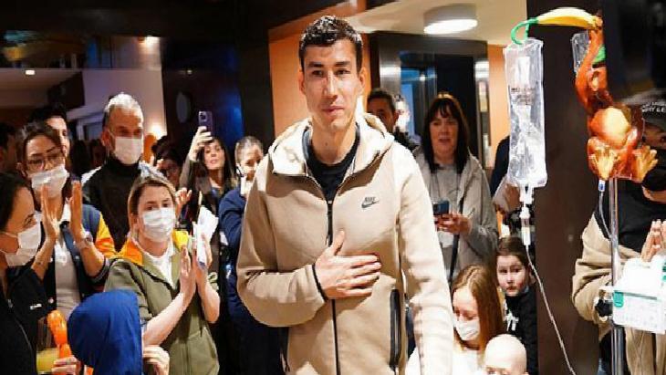 Zaynutdinov'tan onkoloji hastası çocuklara moral