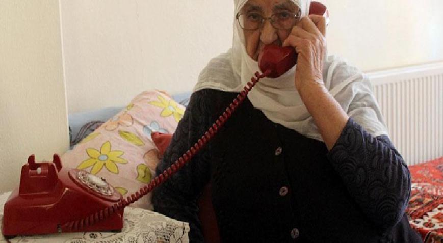 44 yıl önce aldığı ahizeli telefonla iletişim kuruyor! 'Başka bir telefon ile konuşamam'