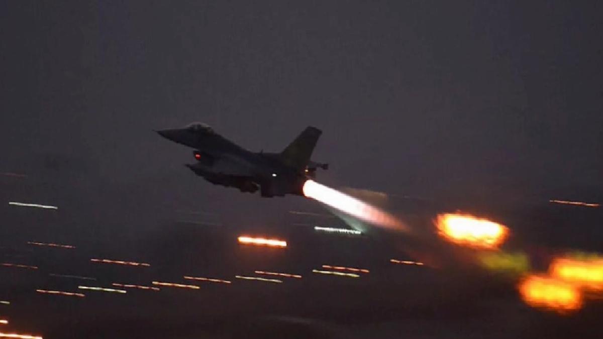 ABD ve İngiltere Yemen'e harekat başlattı