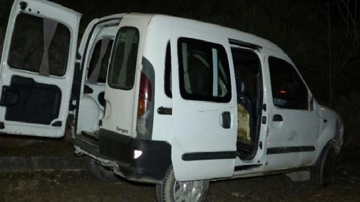'Dur' ihtarına uymayıp kaçtı! Önce ekip otosuna, sonra ağaca çarptı