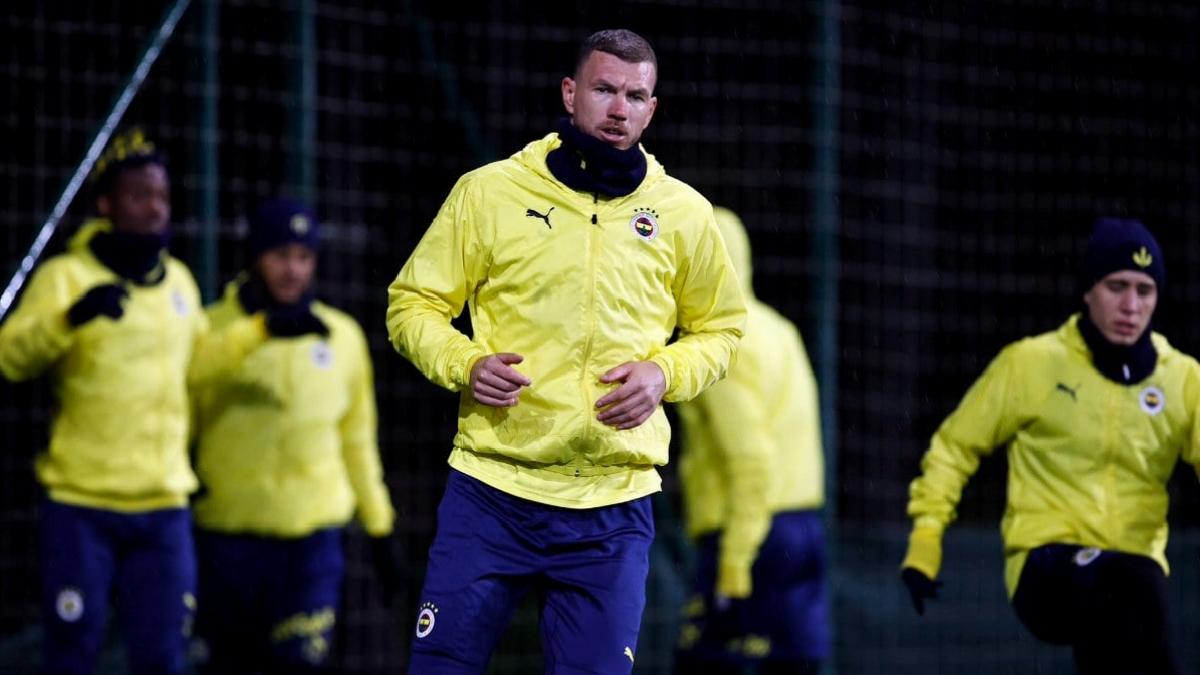 Fenerbahçe, Konyaspor maçının hazırlıklarını tamamlayarak kampa girdi
