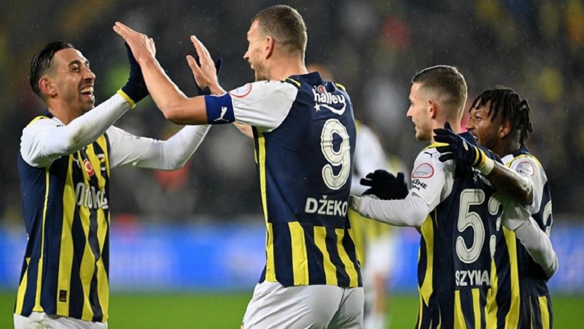 Fenerbahçe'den top toplayıcı gence büyük jest