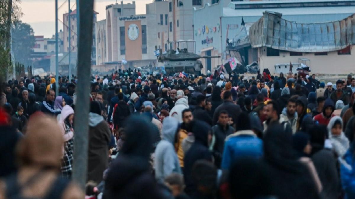 Filistinliler, İsrail bombardımanı nedeniyle Han Yunus'u terk etti