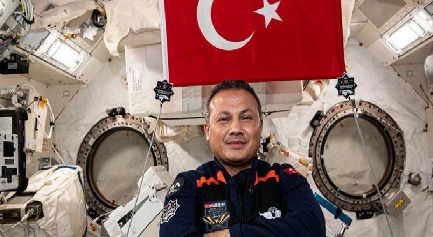 Gezeravcı'dan TEKNOFEST pozu: İsterim ki bu ülkenin her bir evladı bu öyküden ilham alsın