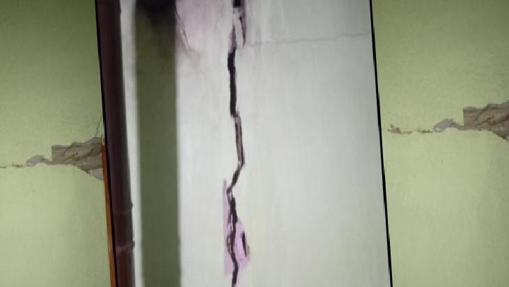 Hakkari'de deprem: 28 ev ve 1 ahırda çatlaklar