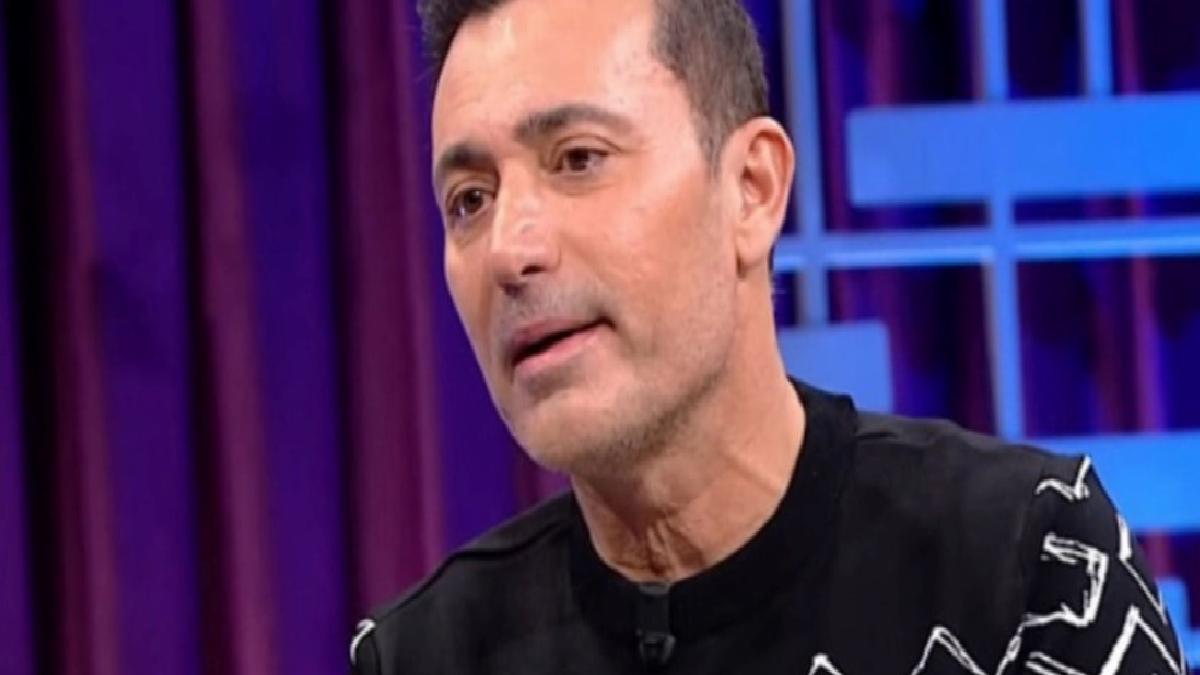 Hilafet bayrağı tartışmasına Mustafa Sandal da katıldı: