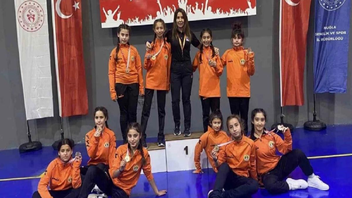 Köyceğizli güreşçi kızlardan yedi şampiyonluk