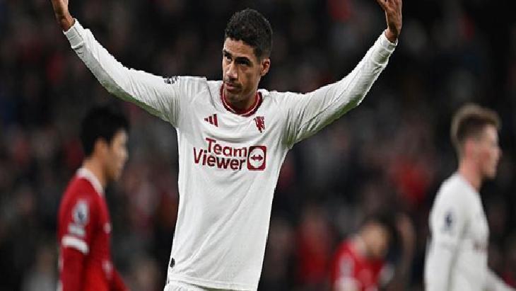 Manchester United'da Raphael Varane'a Suudi Arabistan'dan 2 talip!