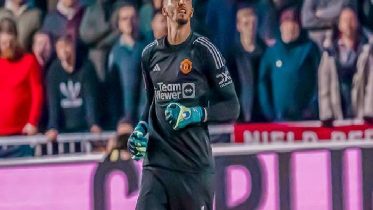 Manchester United'dan büyük jest! Türk bayrağı göndere çekildi