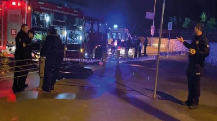 Pendik'te kontrolden çıkan otomobil çelik bariyerlere çarptı: 4 yaralı