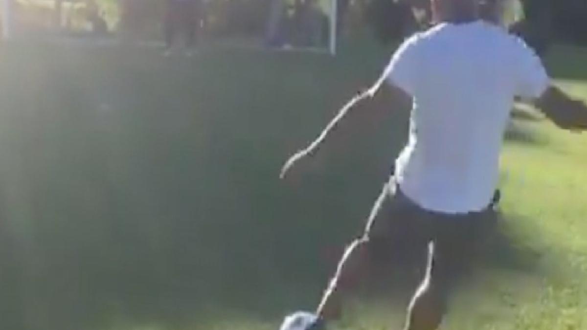 Roberto Carlos eski günleri hatırlattı! Harika bir falso vurdu