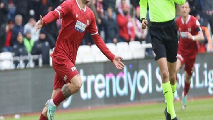 Sivasspor'da Rey Manaj'dan 13'üncü gol sevinci!