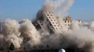 37 bloklu sitenin son binaları da yıkıldı