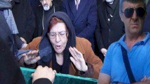 Annesi tabuta sarılıp ağladı! Gezmek amaçlı kiliseye gitmiş