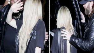 Aşk belgelendi! 13 yaş küçük sevgilisiyle kameralara yakalandı